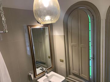 Hotel de 34 habitaciones con baño privado en Santiago Centro