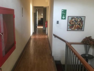 Hotel de 34 habitaciones con baño privado en Santiago Centro