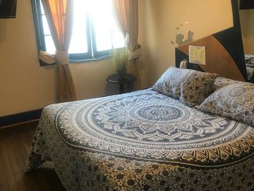Hotel de 34 habitaciones con baño privado en Santiago Centro
