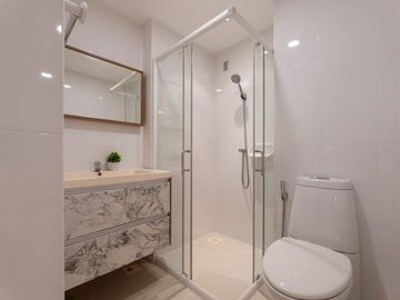 Studio Condo for sale at The Escape