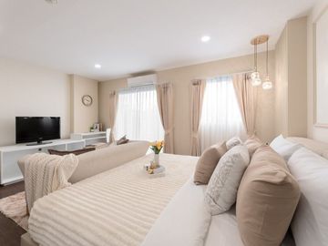 Studio Condo for sale at The Escape
