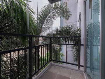 Studio Condo for sale at The Escape
