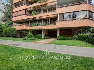 Amplio departamento en excelente barrio residencial de providencia en calle Luis Thayer Ojeda