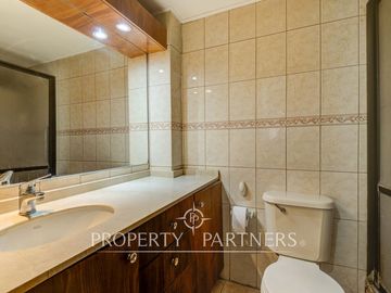 Amplio departamento en excelente barrio residencial de providencia en calle Luis Thayer Ojeda