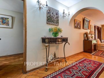 Amplio departamento en excelente barrio residencial de providencia en calle Luis Thayer Ojeda