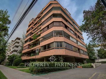 Amplio departamento en excelente barrio residencial de providencia en calle Luis Thayer Ojeda