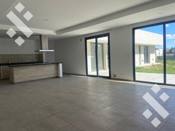 Venta casa 3 dormitorios, nivel gerencia, Cipolleti, B° Plaza Pueblo