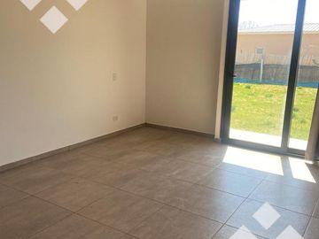 Venta casa 3 dormitorios, nivel gerencia, Cipolleti, B° Plaza Pueblo