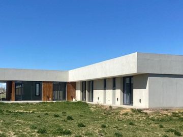 Venta casa 3 dormitorios, nivel gerencia, Cipolleti, B° Plaza Pueblo
