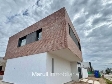 Prados de manantiales - Casa 3 dormitorios en lote de 360m2