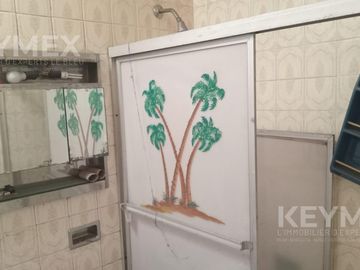 Casa a reciclar con parque en lote propio en Ramos Mejía