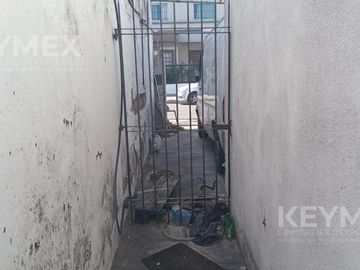 Casa a reciclar con parque en lote propio en Ramos Mejía