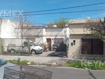 Casa a reciclar con parque en lote propio en Ramos Mejía