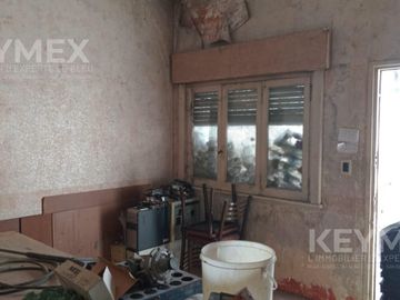 Casa a reciclar con parque en lote propio en Ramos Mejía