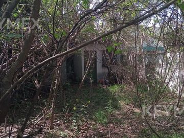 Casa a reciclar con parque en lote propio en Ramos Mejía