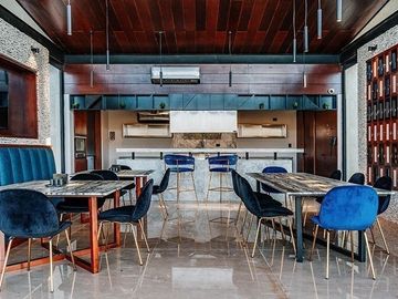CASA DE 5 RECÁMARAS CON RECÁMARA EN PLANTA BAJA, DENTRO DE COTO NORTE DE MÉRIDA,
