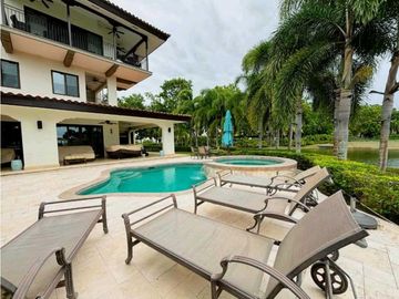 Venta de apartamento en Buenaventura Rio Hato.