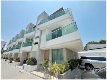 EN VENTA CASA DE 3 PISOS EN EL SECTOR DE CRESPO