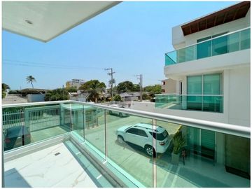 EN VENTA CASA DE 3 PISOS EN EL SECTOR DE CRESPO