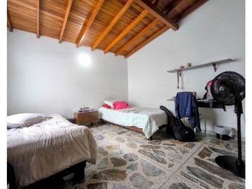 VENTA DE CASA EN BELEN, FUNCIONAL PARA OFICINA O VIVIENDA