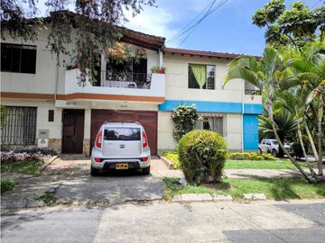 VENTA DE CASA EN BELEN, FUNCIONAL PARA OFICINA O VIVIENDA