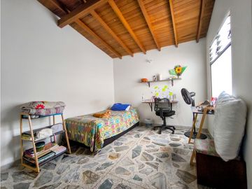 VENTA DE CASA EN BELEN, FUNCIONAL PARA OFICINA O VIVIENDA