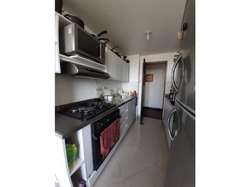 VENTA DE APARTAMENTO EN UNIDAD COMPLETA LOMA DE LOS BERNAL PARTE BAJA
