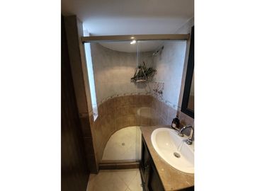 VENTA DE APARTAMENTO EN UNIDAD COMPLETA LOMA DE LOS BERNAL PARTE BAJA