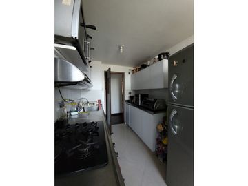 VENTA DE APARTAMENTO EN UNIDAD COMPLETA LOMA DE LOS BERNAL PARTE BAJA