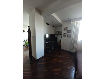 VENTA DE APARTAMENTO EN UNIDAD COMPLETA LOMA DE LOS BERNAL PARTE BAJA
