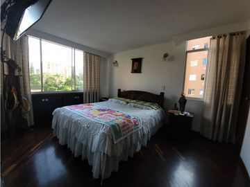 VENTA DE APARTAMENTO EN UNIDAD COMPLETA LOMA DE LOS BERNAL PARTE BAJA