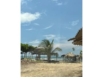 SE VENDE ESPECTACULAR Y AMPLIA CASA EN  PRADOMAR PTO COLOMBIA