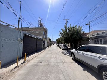 Local con oficinas. Sector Santiago Troncoso, Juárez Chih.