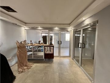 Local con oficinas. Sector Santiago Troncoso, Juárez Chih.