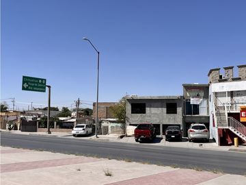 Local con oficinas. Sector Santiago Troncoso, Juárez Chih.