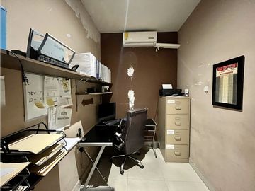 Local con oficinas. Sector Santiago Troncoso, Juárez Chih.