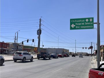 Local con oficinas. Sector Santiago Troncoso, Juárez Chih.