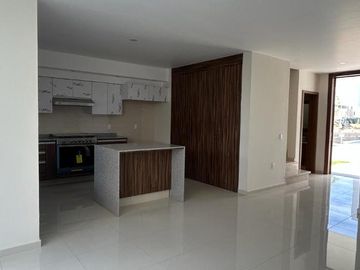 CASA EN VENTA EN SOLARES No. 207, SOARÉ III, COTO ALTANZA , ZAPOPAN