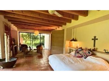 RANCHO CON HUERTA DE AGUACATE