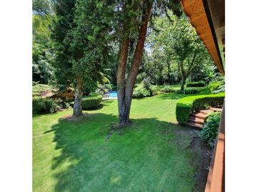 CASA EN VENTA EN AVNDARO