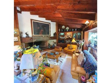 CASA EN VENTA EN AVNDARO