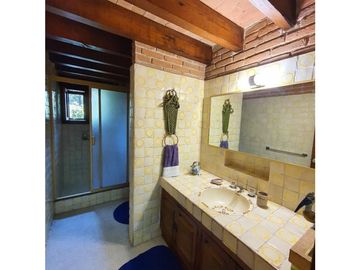 CASA EN VENTA EN AVNDARO