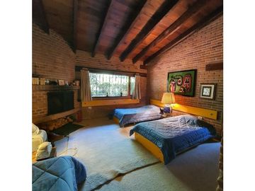 CASA EN VENTA EN AVNDARO