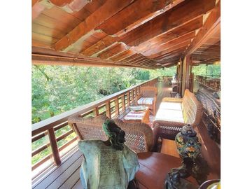 CASA EN VENTA EN AVNDARO