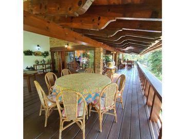 CASA EN VENTA EN AVNDARO