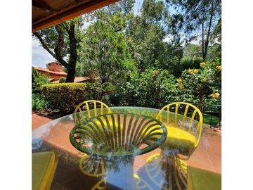CASA EN VENTA EN AVNDARO