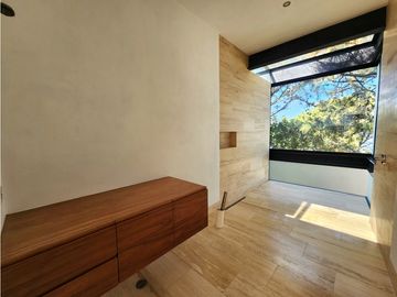 CASA EN VENTA CON VISTA AL LAGO EN VALLE DE BRAVO