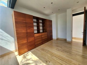 CASA EN VENTA CON VISTA AL LAGO EN VALLE DE BRAVO
