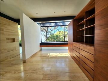 CASA EN VENTA CON VISTA AL LAGO EN VALLE DE BRAVO