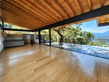 CASA EN VENTA CON VISTA AL LAGO EN VALLE DE BRAVO